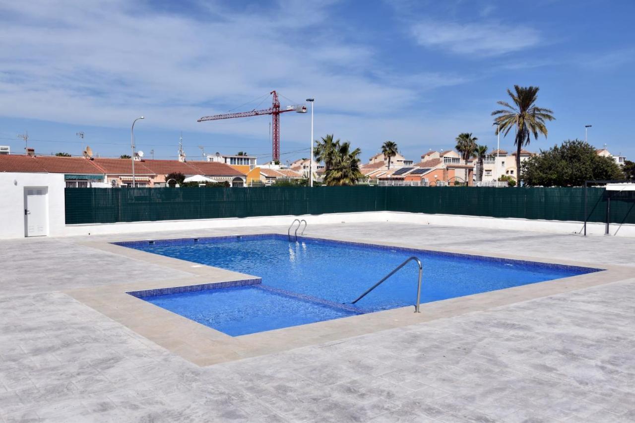Casa Alex Torrevieja- Holiday House - Con Piscina Comunitaria Kültér fotó