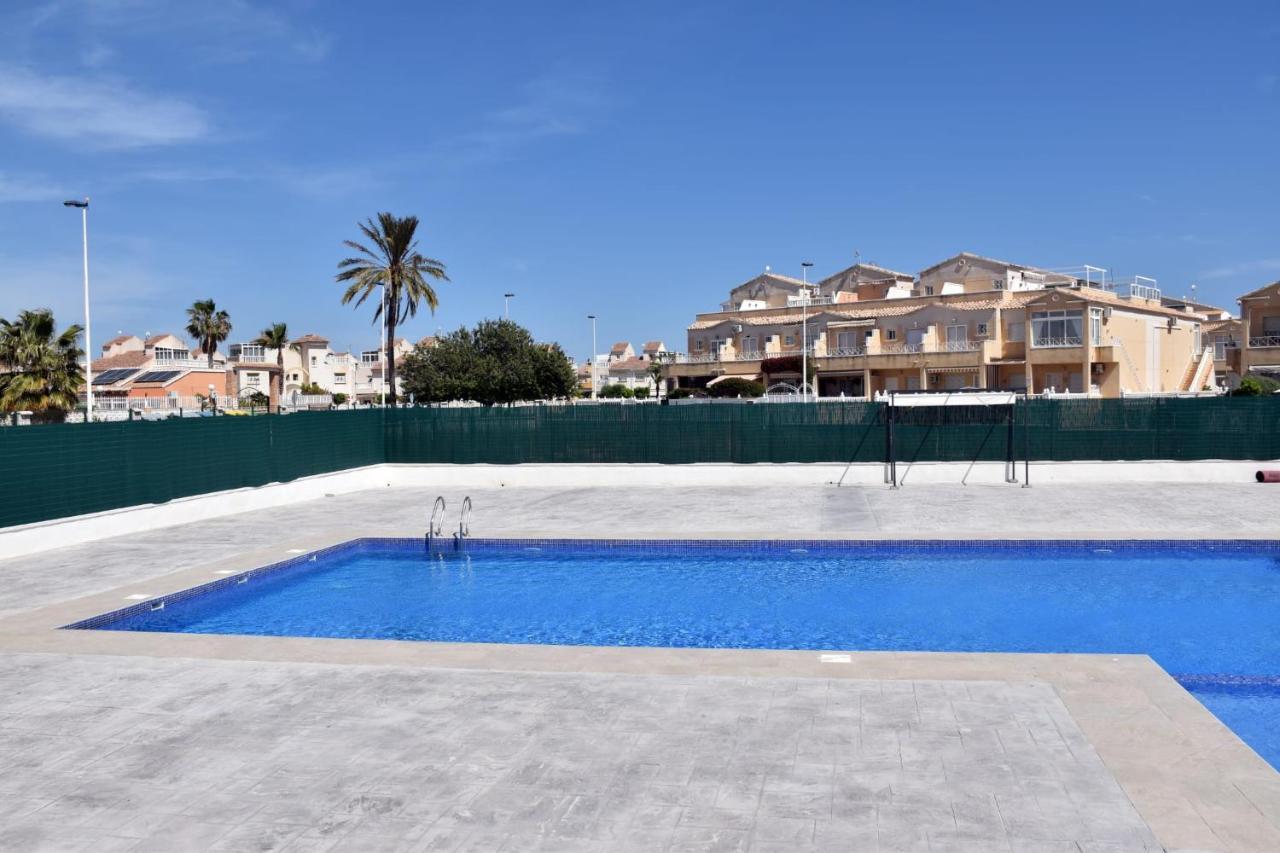 Casa Alex Torrevieja- Holiday House - Con Piscina Comunitaria Kültér fotó